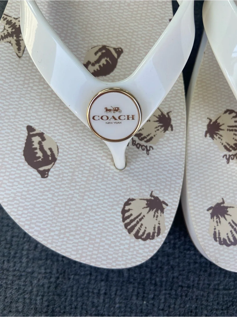 NWOT COACH White Flip Flop Sandals with Brown Shell Print Size 5B